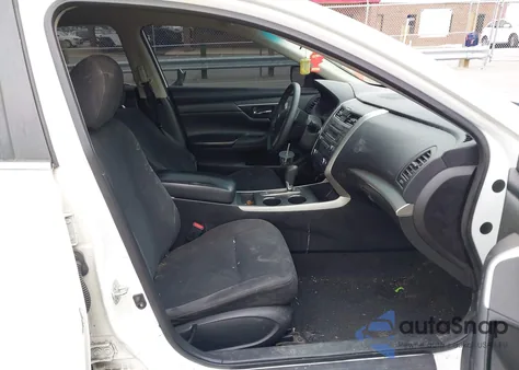 2015 Nissan Altima 2.5 S z USA, uszkodzony, nr VIN 1N4AL3AP8FC267389